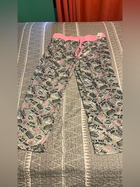 Kohls Friends Velvety Soft Gray  Pink Trim Printed Pajama Pants